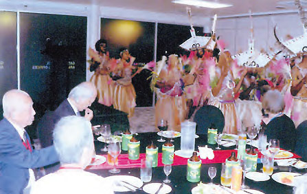 PNG・日本大使館員との交流会
現地の民族踊り（シンシン）が披露された（ポートモレスビー）