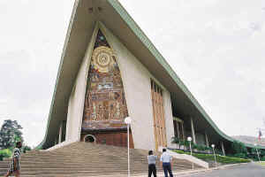 Parliament_of_PNG_medium.jpg (26052 �o�C�g)