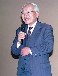 就任の挨拶をする本田昌彦新会長